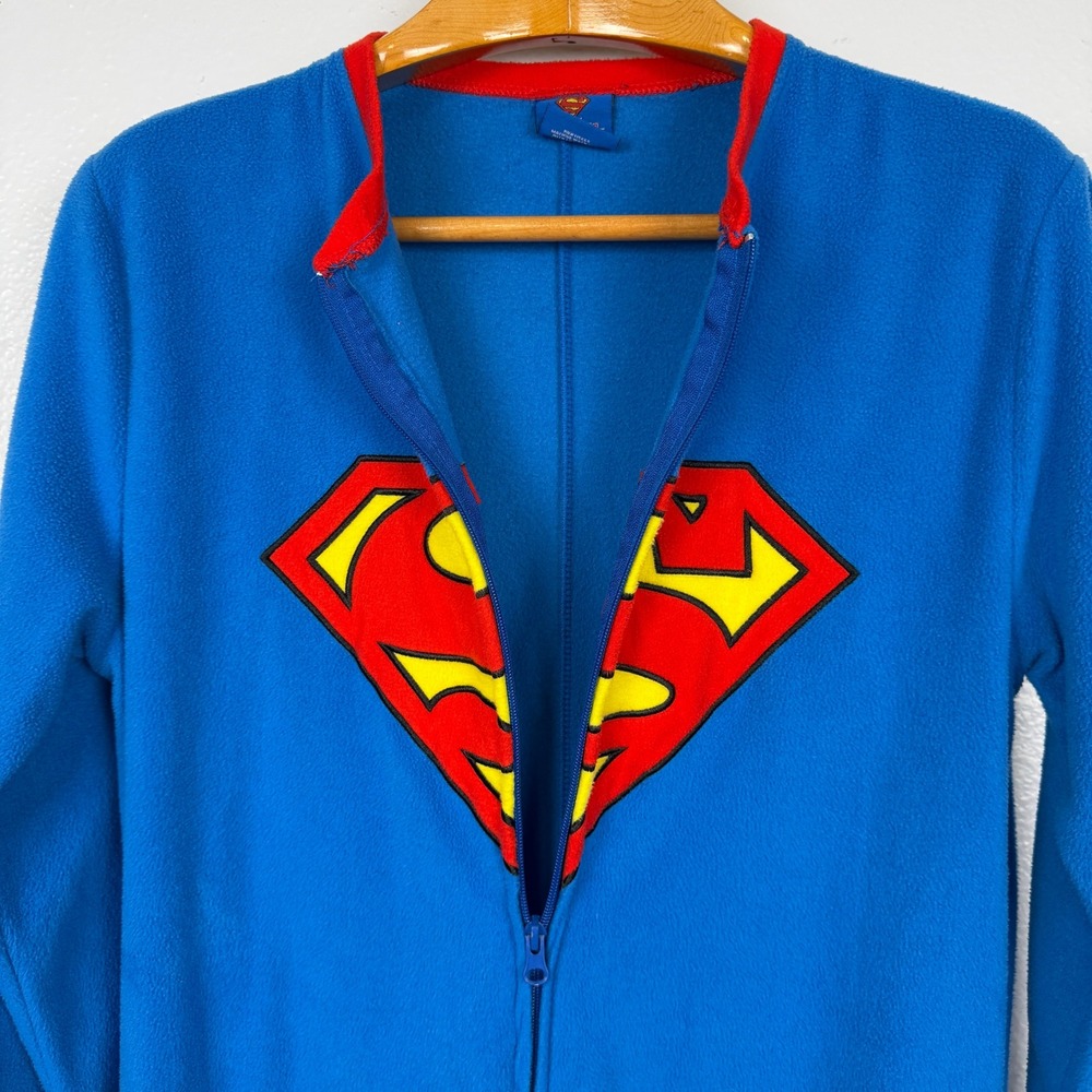 DC Comics Superman Adult M Fleece One Piece Pajamas Cape Costume with Pockets - Picture 13 of 13